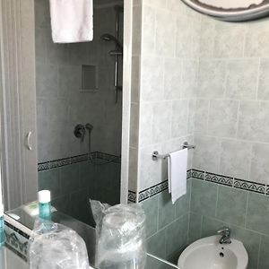 Camera tripla
